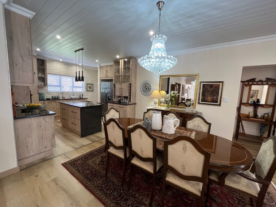 3 Bedroom Property for Sale in Outeniqua Strand Western Cape